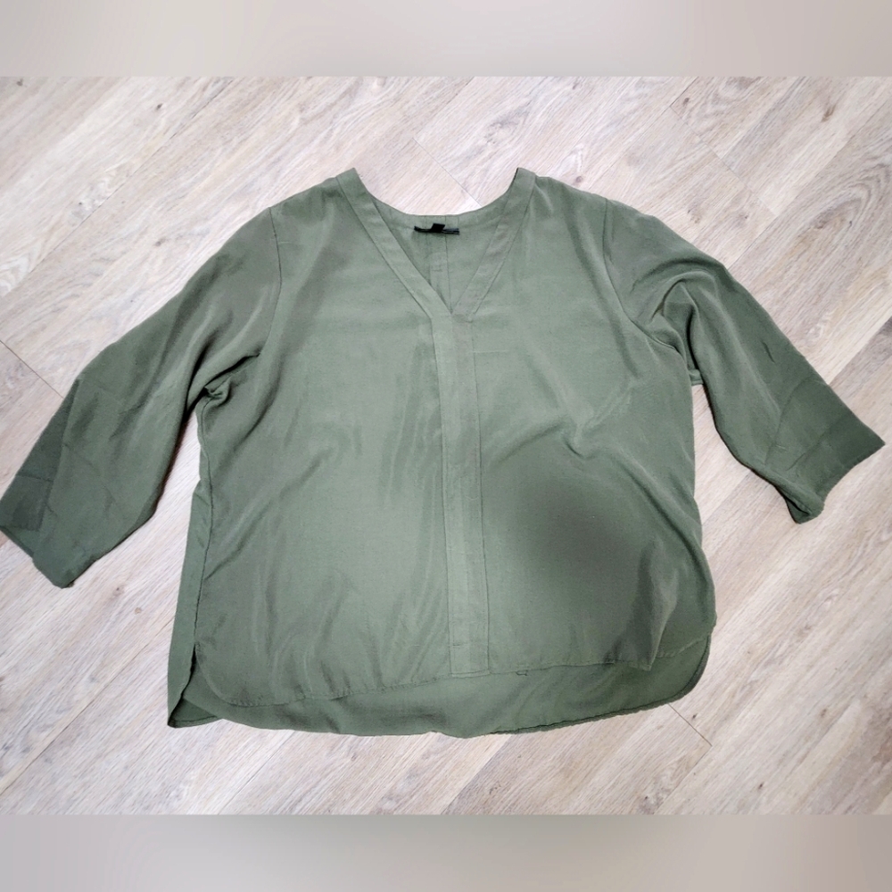 Macdougal & Houston Olive Green V Neck Women's Top - Size 2X